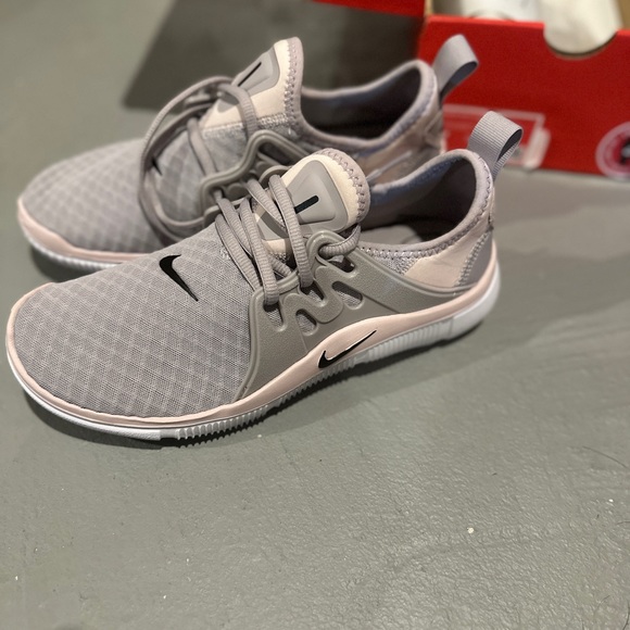 Women’s Nike Acalme Runners
Brand New - Picture 2 of 6